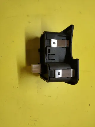 BOTONERA ELEVALUNAS DERECHA ALFA 147