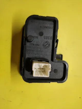 BOTONERA ELEVALUNAS DERECHA ALFA 147