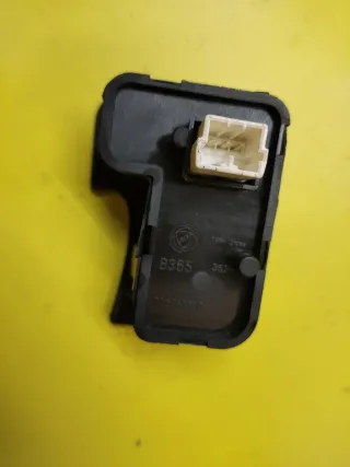 BOTONERA ELEVALUNAS DERECHA ALFA 147