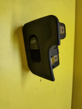 BOTONERA ELEVALUNAS DERECHA ALFA 147