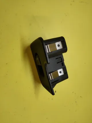 BOTONERA ELEVALUNAS DERECHA ALFA 147