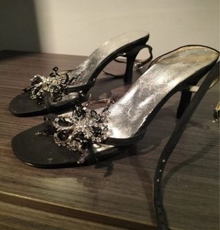 Sandalias de fiesta negras y plateadas