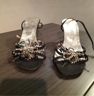 Sandalias de fiesta negras y plateadas