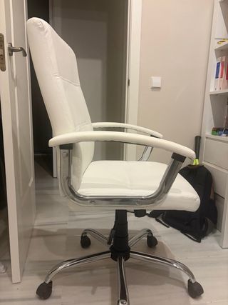 Silla de escritorio blanca