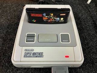 Super Nintendo PAL + 2 Mandos + Cables