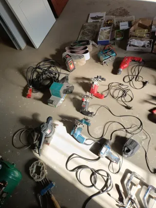 COMPRESOR 270 litros + Lote COMPLETO Herramientas