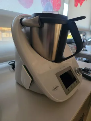 Thermomix TM5 con accesorios, poco uso