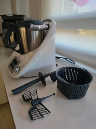 Thermomix TM5 con accesorios, poco uso