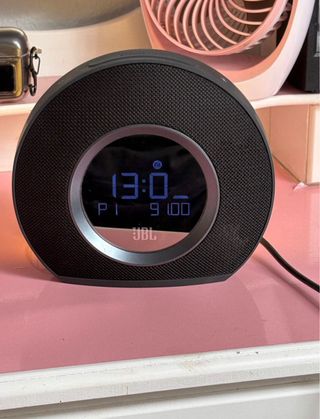 Radio Despertador JBL Negro y Plateado