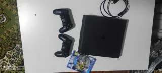 PS4 (PlayStation 4) Negra + 2 Controles + Juego