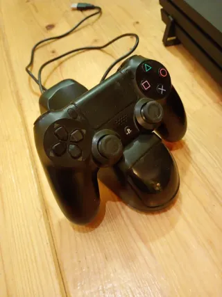 Consola PS4 Pro 1Tb + Juegos