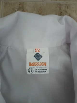 Mono de trabajo blanco