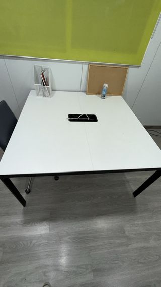 Mesa Oficina Grande con Enchufes
