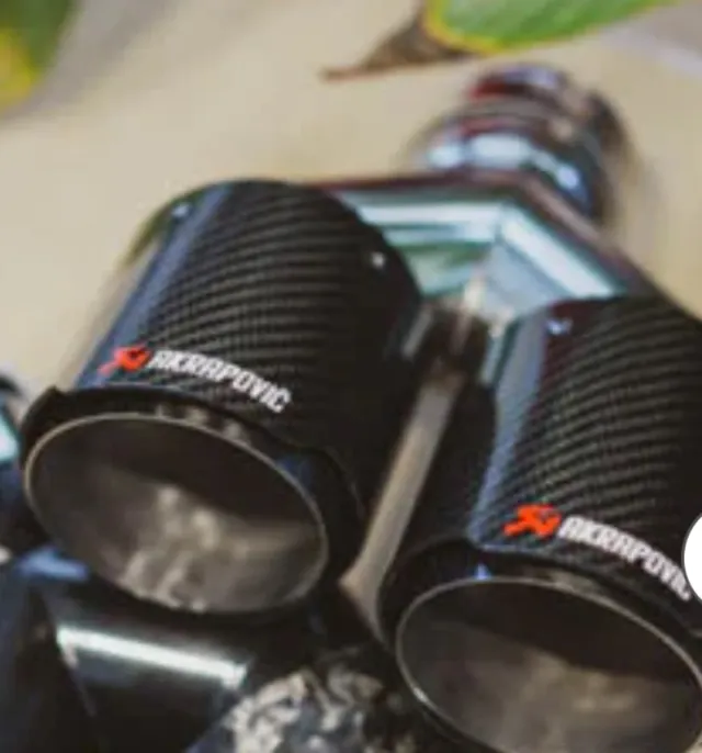 Coperture terminali Akrapovic 101 mm.