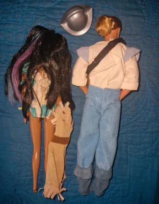 Muñeca Pocahontas y John Smith Barbie