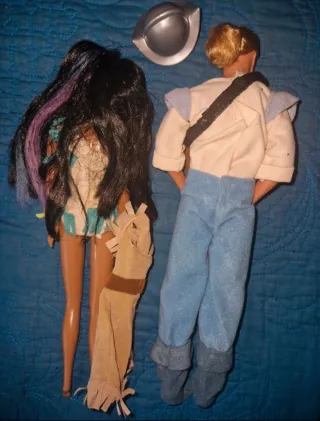 Muñeca Pocahontas y John Smith Barbie