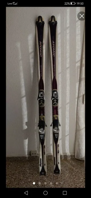 Botas y esquíes Salomon y Atòmic.