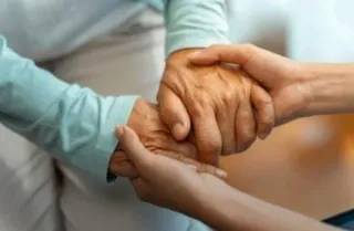 Cuidando con Dedicación y Cariño .