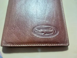 Cartera de hombre piel marrón cocodrilo