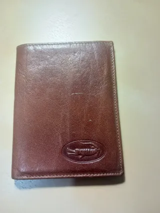 Cartera de hombre piel marrón cocodrilo