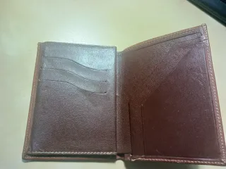 Cartera de hombre piel marrón cocodrilo