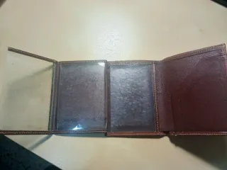 Cartera de hombre piel marrón cocodrilo