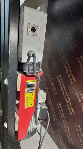 Tarima elevadora 2x1m, 1.80m altura