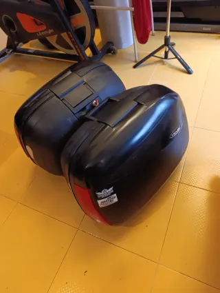 Maletas negras para moto