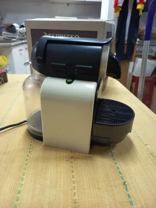 Cafetera Nespresso DeLonghi EN 97.W Blanca