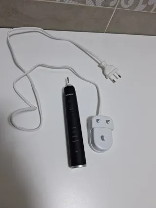 Spazzolino Elettrico Nero con Base di Ricarica