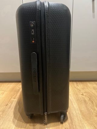 Maleta Delsey Negra con Ruedas