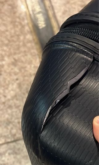 Maleta Delsey Negra con Ruedas