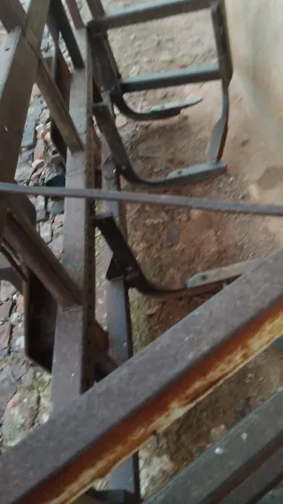 Recogedor de ramas metálico