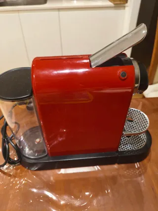 Cafetera Roja Nespresso