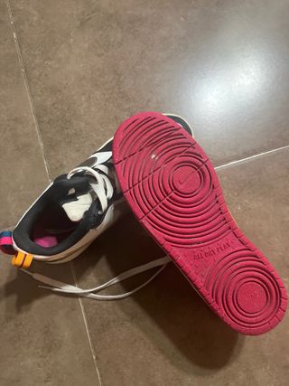 Zapatillas Nike Blancas y Negras