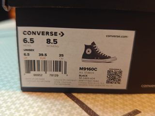 Zapatillas Converse Negras y Blancas