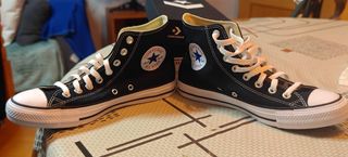 Zapatillas Converse Negras y Blancas