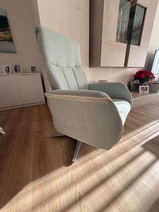 Sillón reclinable completamente nuevo.