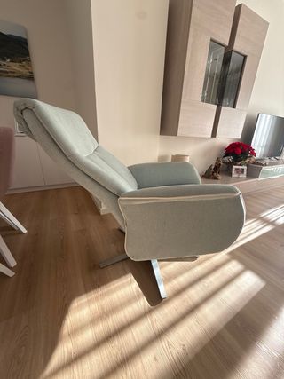 Sillón reclinable completamente nuevo.