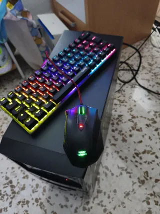 Torre PC"Gaming" con Teclado RGB+televisor+raton
