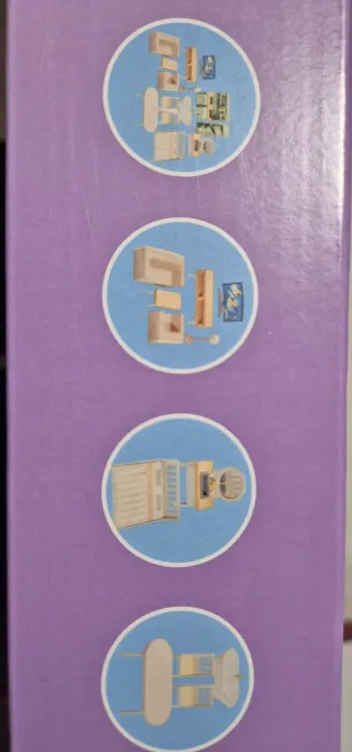 Casita de muñecas de madera