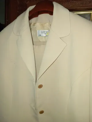 Traje de chaqueta y falda beige Talla M