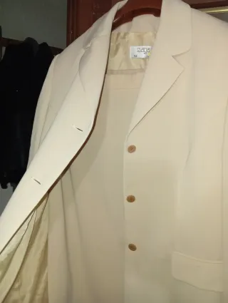 Traje de chaqueta y falda beige Talla M