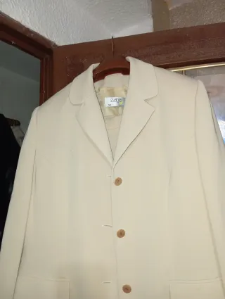 Traje de chaqueta y falda beige Talla M