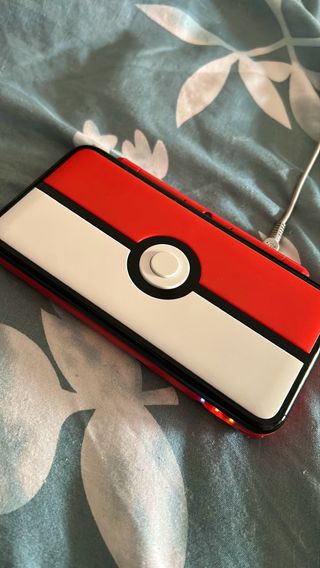 Nintendo 2DS XL Pokeball Edition
