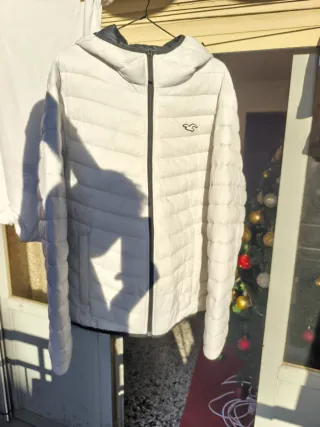 Chaqueta Hollister blanca con capucha
