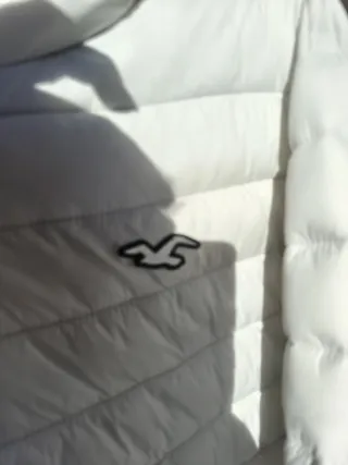 Chaqueta Hollister blanca con capucha