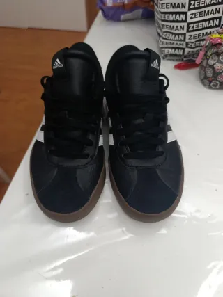 Zapatillas Adidas Negras y Marrones