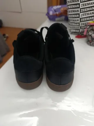 Zapatillas Adidas Negras y Marrones