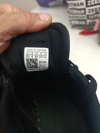 Zapatillas Adidas Negras y Marrones